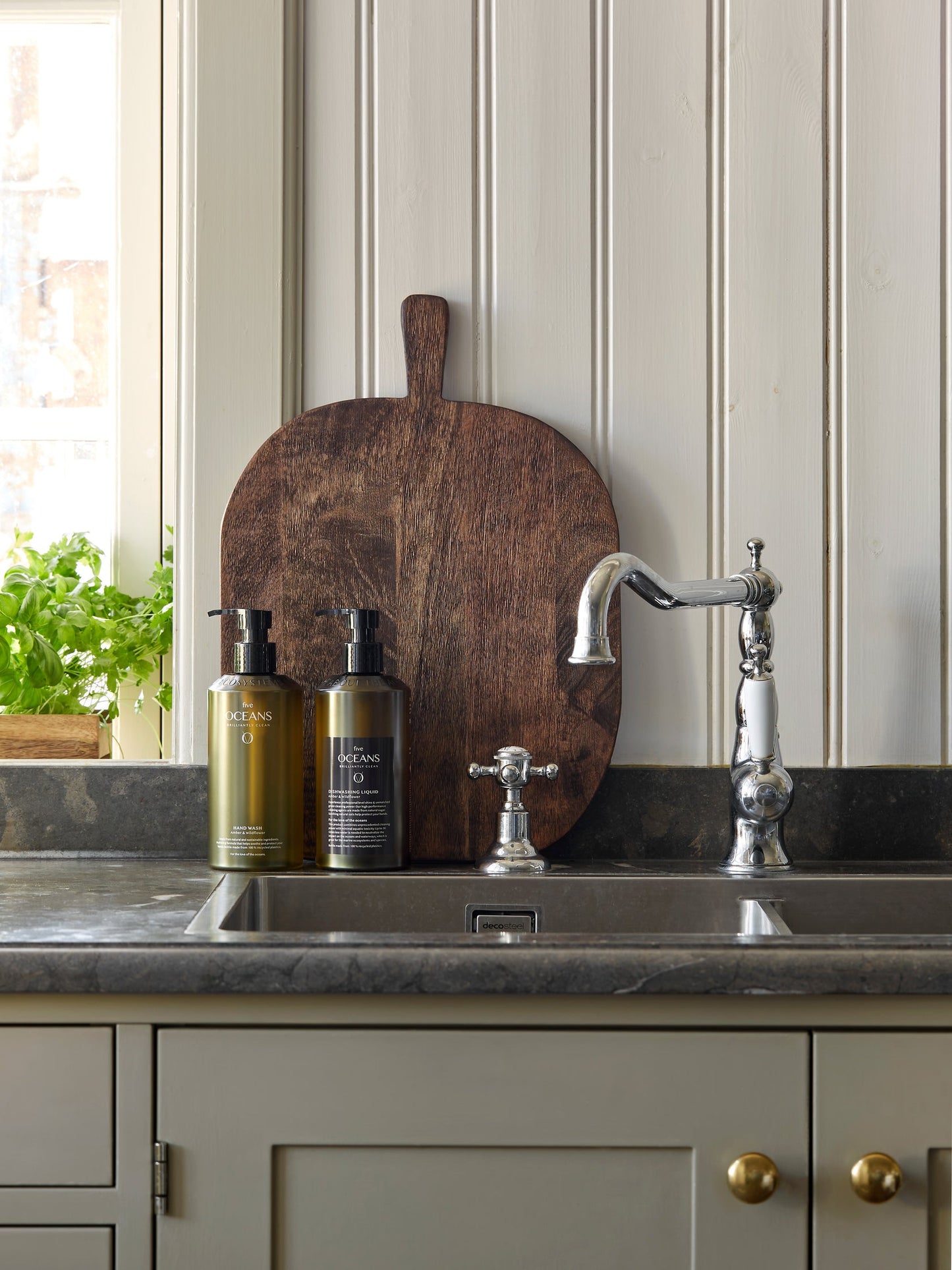 hand creme five oceans hand lotion amber wildflower lifestyle