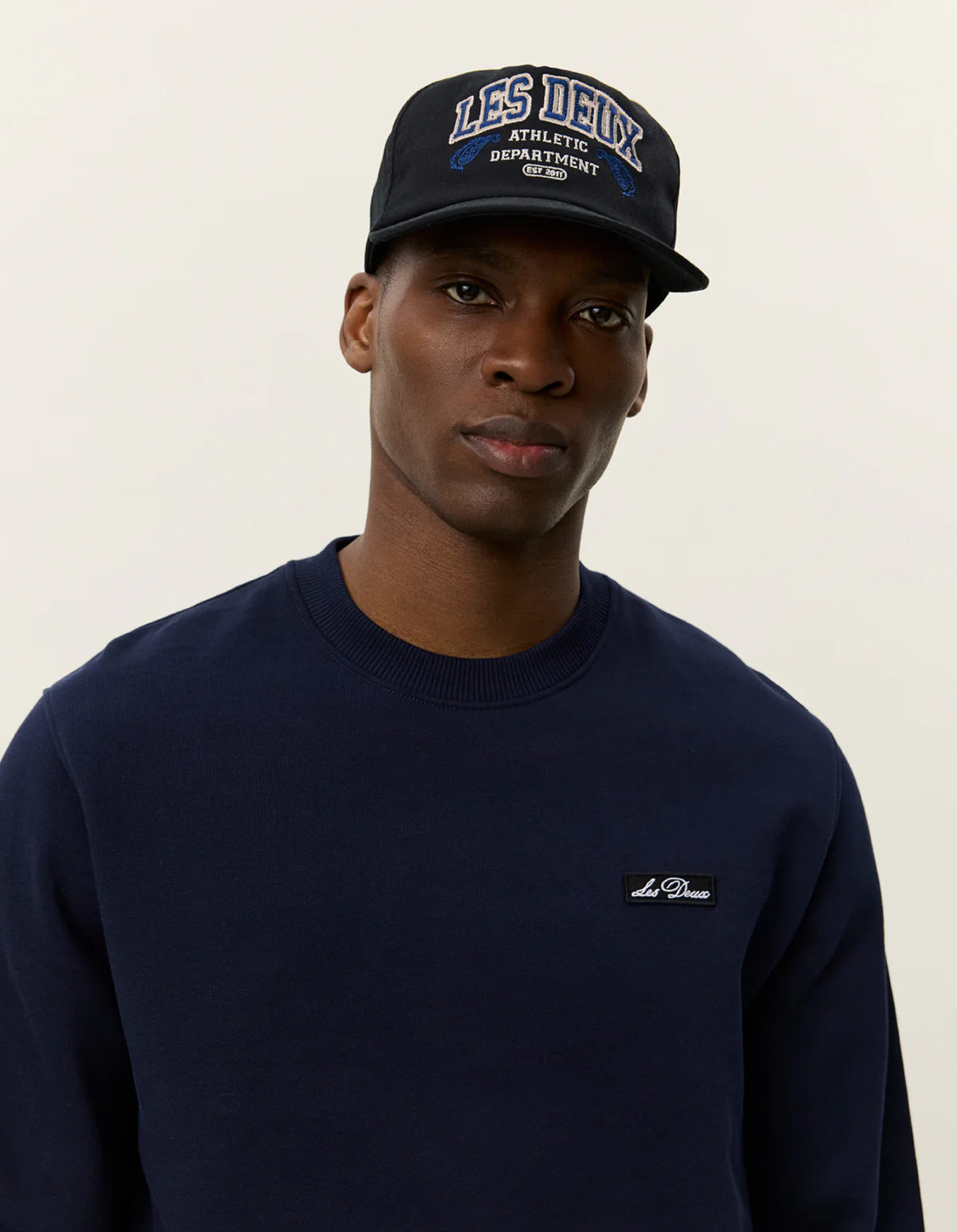 tröja patch sweatshirt ekologisk bomull les deux sweater dark navy blue blå logo