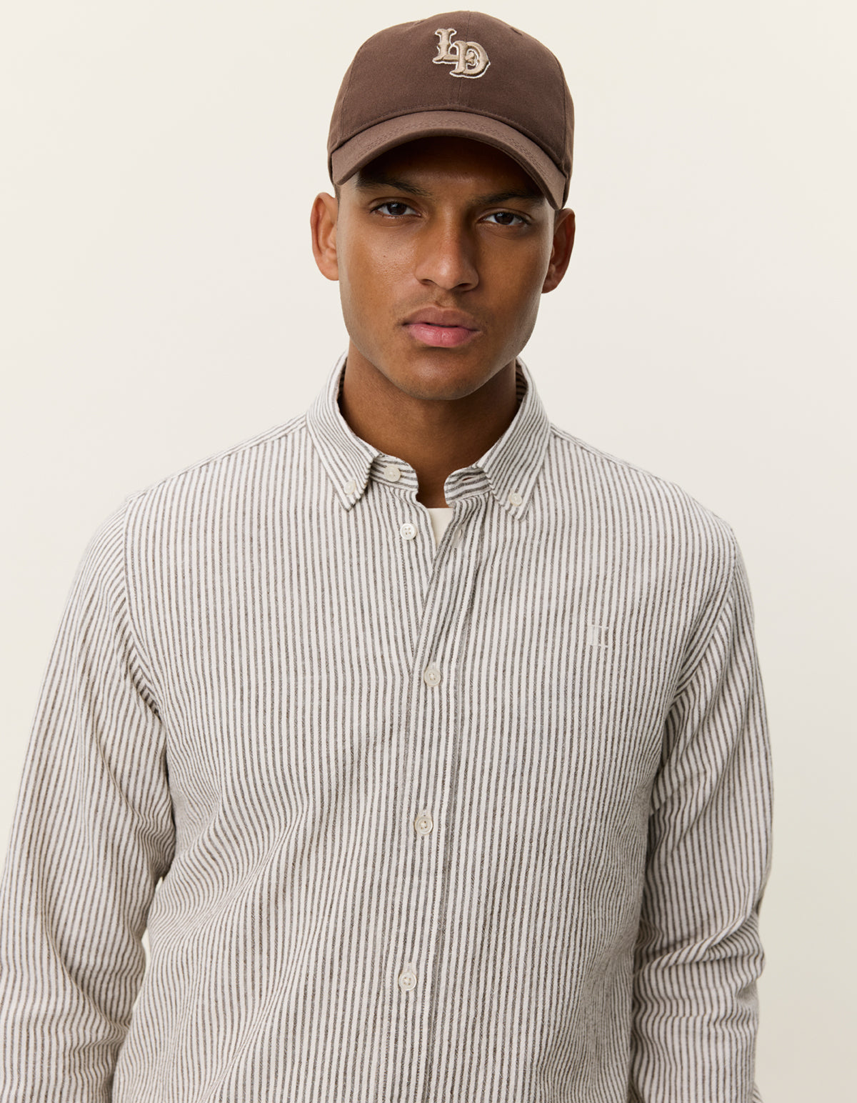 skjorta shirt les deux konrad stripe cotton linen shirt linne skjorta button down randig teak brown vit brun