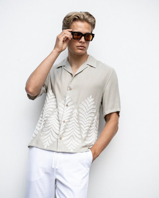 skjorta shirt daxton emb shirt kort ärm kort ärmad cuba karge mönstrad skjorta sand beige white vit