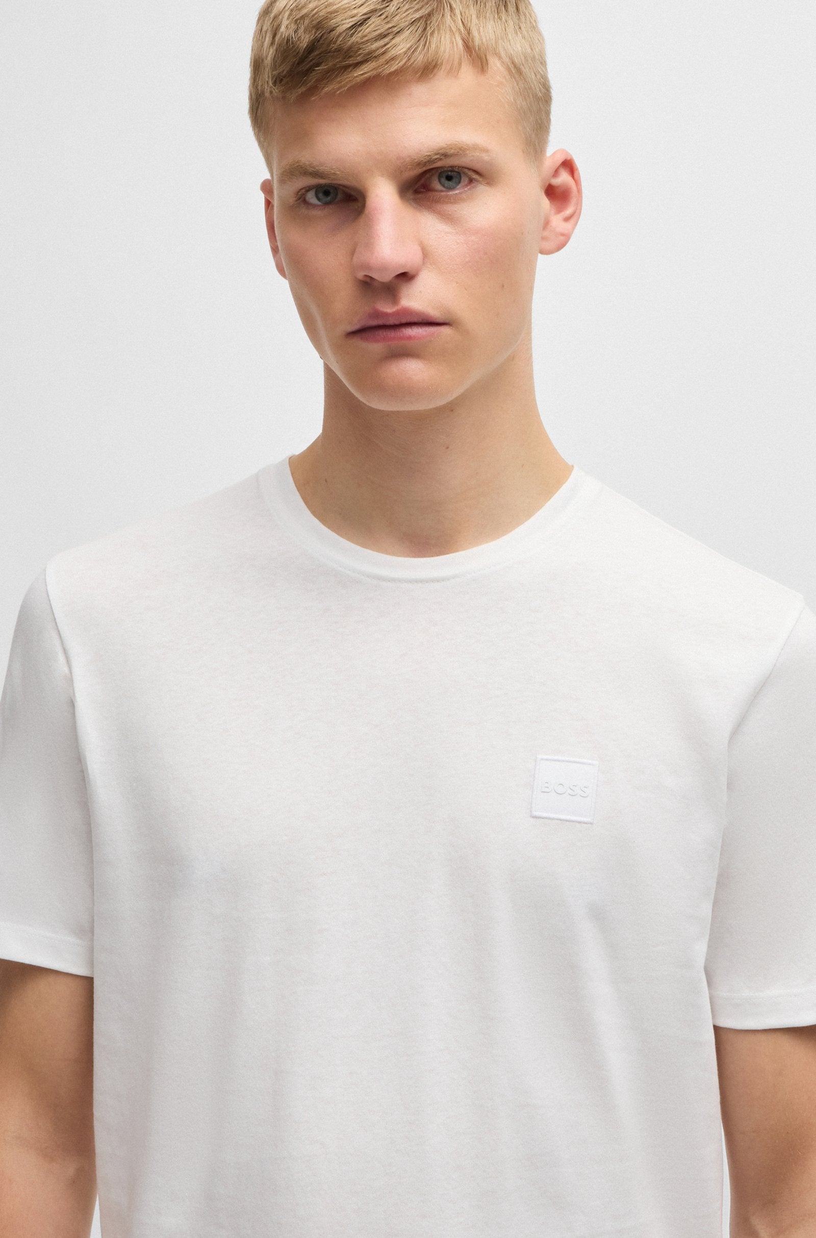 t-shirt tee boss tales hugo boss hugoboss tees white vit logo patch